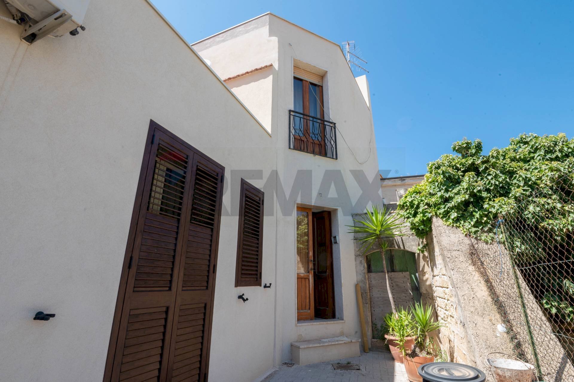 Facciata - Casa indipendente via Vittorio Emanuele
67, Melilli - foto 2