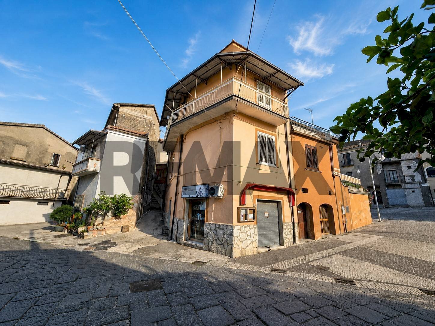Edificio all\'aperto - Semi-detached house Piazza Santa Maria A Fratta
 
SNC, Vairano Patenora - photo 1