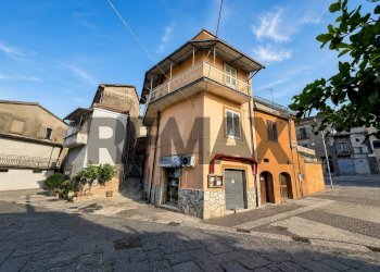 Edificio all\'aperto - Semi-detached house Piazza Santa Maria A Fratta
 
SNC, Vairano Patenora - photo 1