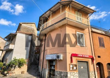 Casa all\'aperto - Semi-detached house Piazza Santa Maria A Fratta
 
SNC, Vairano Patenora - photo 2