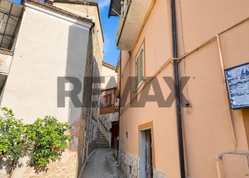 Edificio all\'aperto - Semi-detached house Piazza Santa Maria A Fratta
 
SNC, Vairano Patenora - photo 5