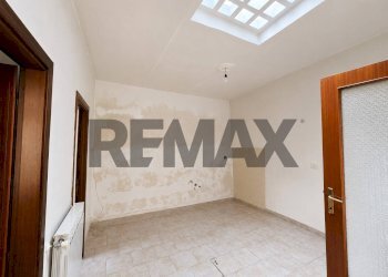 Stanza vuota - Semi-detached house Piazza Santa Maria A Fratta
 
SNC, Vairano Patenora - photo 9