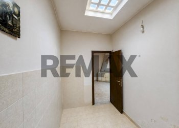 Hall / corridoio - Semi-detached house Piazza Santa Maria A Fratta
 
SNC, Vairano Patenora - photo 12
