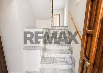 Scale - Semi-detached house Piazza Santa Maria A Fratta
 
SNC, Vairano Patenora - photo 18