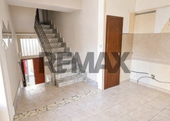 Scale - Semi-detached house Piazza Santa Maria A Fratta
 
SNC, Vairano Patenora - photo 21