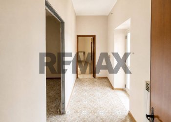 Hall / corridoio - Semi-detached house Piazza Santa Maria A Fratta
 
SNC, Vairano Patenora - photo 35
