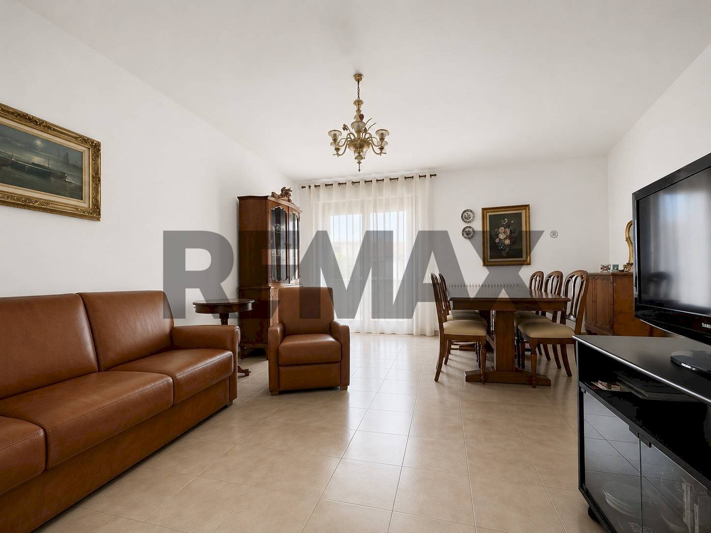 Sala da pranzo - Quadrilocale Via Santorre Santarosa
 
27, Falconara Marittima - foto 1