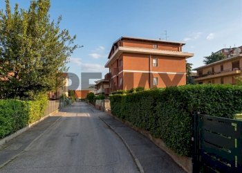 Edificio all\'aperto - Semi-detached house VIA CESARE BATTISTI
 
18, Settimo Milanese - photo 9