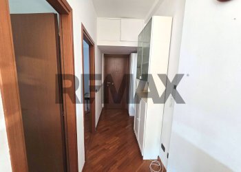 Hall / corridoio - Bilocale Via Gianfranco Zuretti
 
64, Milano - foto 14
