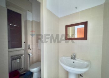 Bagno - Office Piazza Ss Giacomo e Filippo
 
10, Venegono Inferiore - photo 10