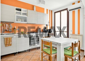 Cucina - Bilocale Via Della Novella
 
69, Samarate - foto 5