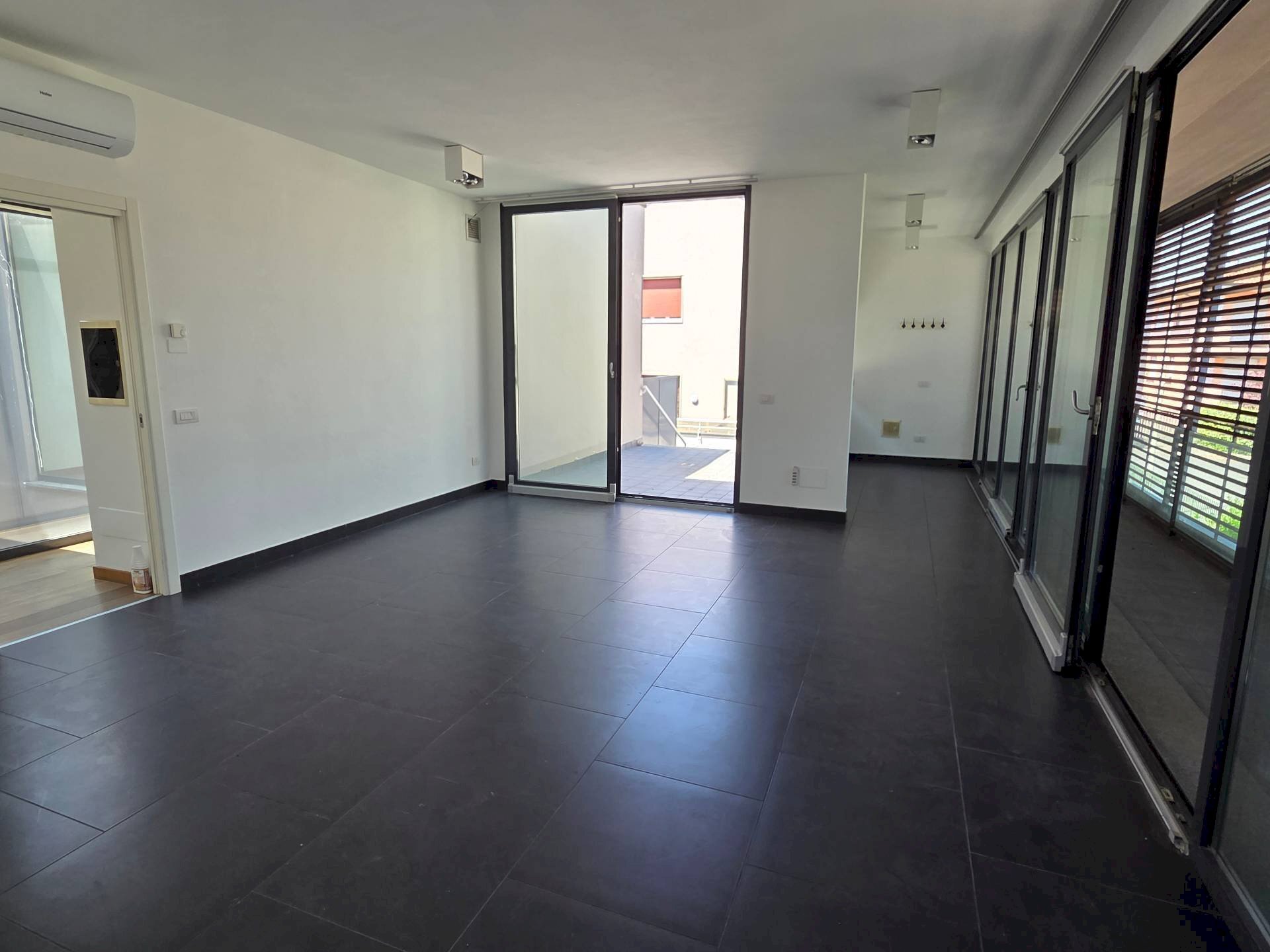 Foto 3 - Three-room apartment Via Cesare Battisti
 
3, Opera - photo 3