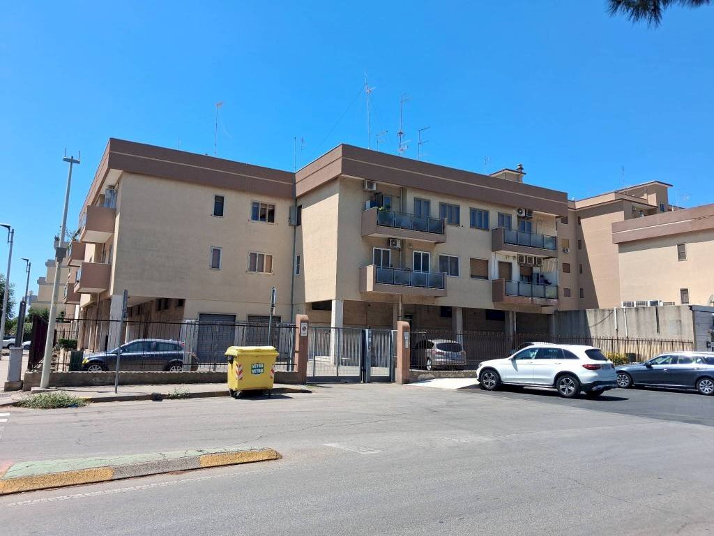 Facciata - Three-room apartment via Lago d'Arvo, 18, Taranto - photo 2