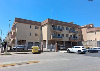 Facciata - Three-room apartment via Lago d'Arvo, 18, Taranto - photo 2