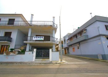 Facciata - Casa indipendente via Donato Bramante, Matino - foto 8