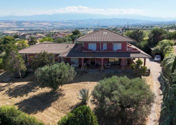 Foto 1 - Villa CONTRADA GIARDINO
 
3, Roseto degli Abruzzi - foto 1