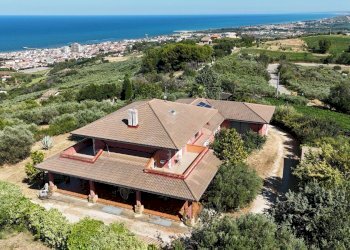 Foto 3 - Villa CONTRADA GIARDINO
 
3, Roseto degli Abruzzi - foto 3