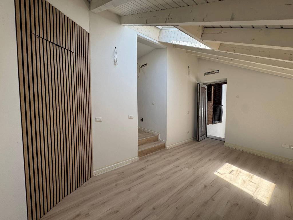 Stanza non arredata - Independent house via Roma, 137, Mercallo - photo 2