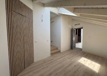 Stanza non arredata - Independent house via Roma, 137, Mercallo - photo 2