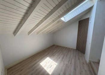 Stanza non arredata - Casa indipendente via Roma, 137, Mercallo - foto 3