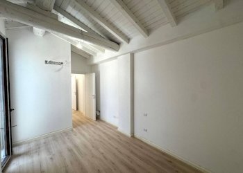 Camera da letto - Casa indipendente via Roma, 137, Mercallo - foto 10