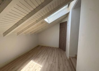 Stanza non arredata - Casa indipendente via Roma, 137, Mercallo - foto 15