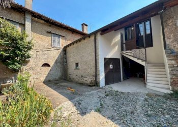 Cortile interno - Casa indipendente via Roma, 137, Mercallo - foto 27