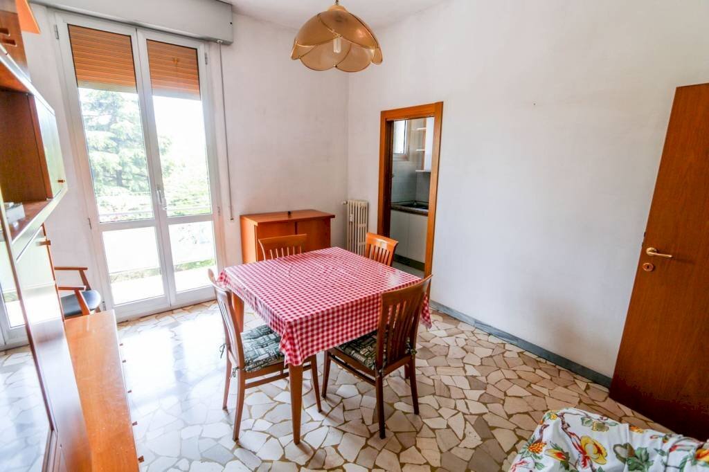 Sala da pranzo - Trilocale via della Pietra, 22, Bologna (zona Borgo Panigale) - foto 2