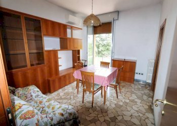 Sala da pranzo - Trilocale via della Pietra, 22, Bologna (zona Borgo Panigale) - foto 4