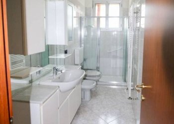 Bagno - Trilocale via della Pietra, 22, Bologna (zona Borgo Panigale) - foto 8