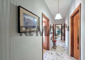 Hall / corridoio - Apartment Via Gugliemo Marconi
60, Cosenza - photo 12