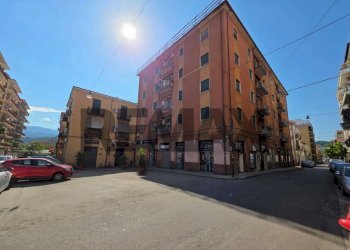 Edificio all\'aperto - Commercial Premises Piazza Ogaden
8, Cosenza - photo 1
