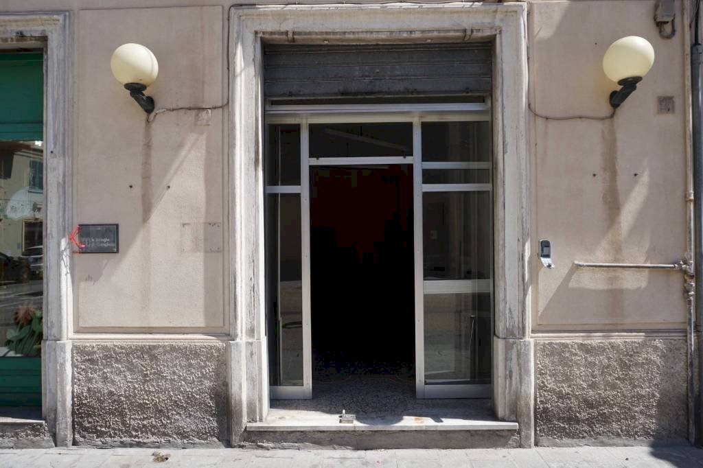 Ingresso - Shop piazza Claudio Monteverdi, Genova (neighborhood Cornigliano) - photo 1