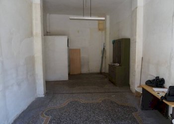 Interno non residenziale - Negozio piazza Claudio Monteverdi, Genova (zona Cornigliano) - foto 3