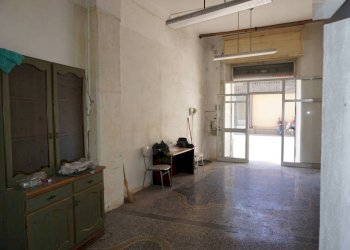 Interno non residenziale - Negozio piazza Claudio Monteverdi, Genova (zona Cornigliano) - foto 5