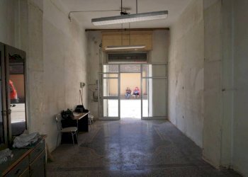 Interno non residenziale - Negozio piazza Claudio Monteverdi, Genova (zona Cornigliano) - foto 6