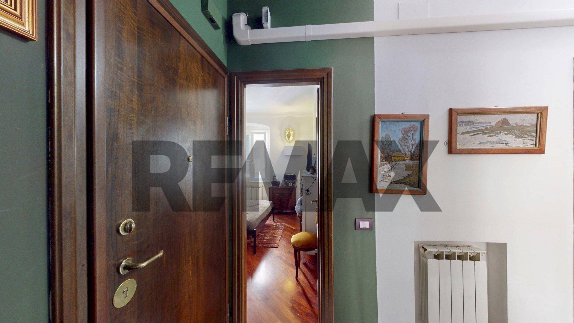 Hall / corridoio - Trilocale VIA M.R.BIANCHI
 
7, Genova - foto 2