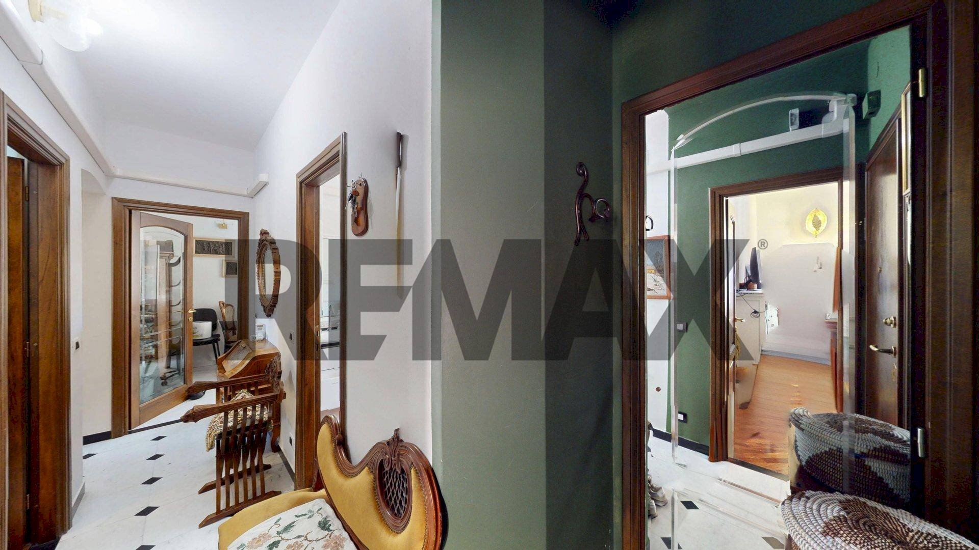 Hall / corridoio - Trilocale VIA M.R.BIANCHI
 
7, Genova - foto 3