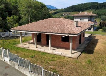 Facciata - Villa via Pramartino, 2, San Pietro Val Lemina - foto 7