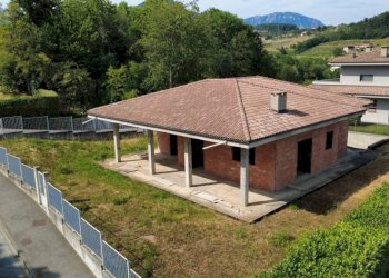 Facciata - Villa via Pramartino, 2, San Pietro Val Lemina - foto 8