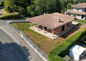 Facciata - Villa via Pramartino, 2, San Pietro Val Lemina - foto 9