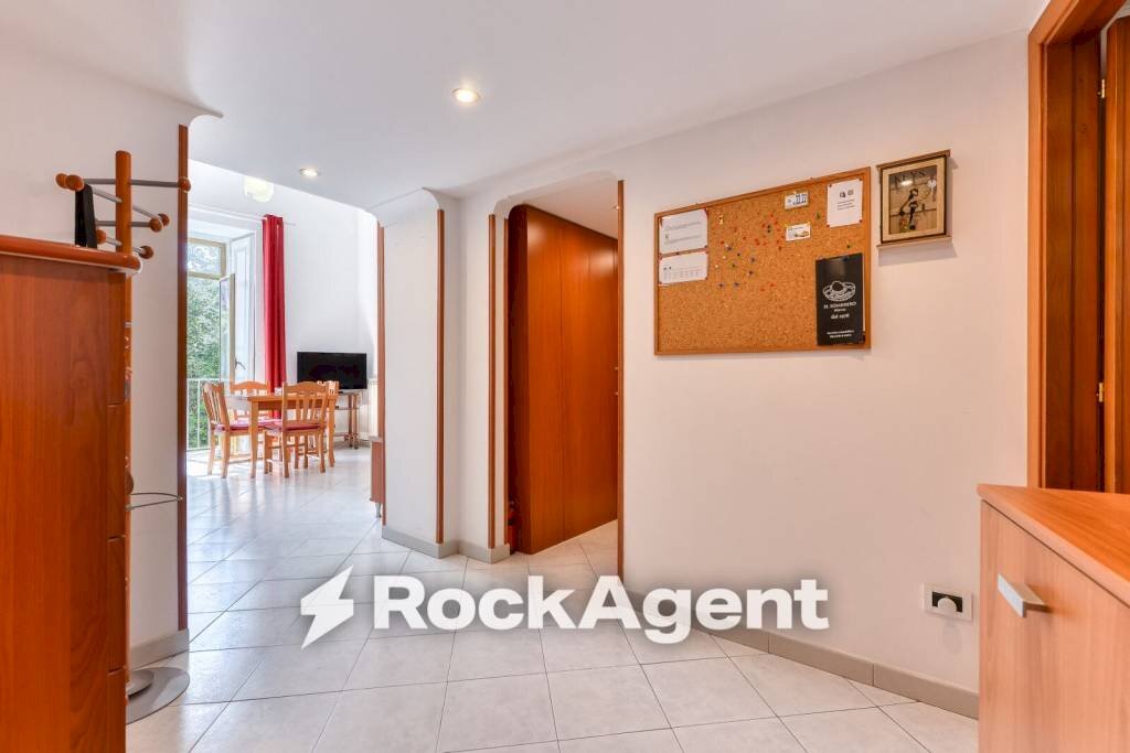 Corridoio - Four-room apartment corso Vittorio Emanuele, Napoli (neighborhood Chiaia) - photo 3