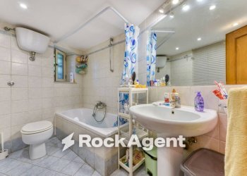 Bagno - Four-room apartment corso Vittorio Emanuele, Napoli (neighborhood Chiaia) - photo 13