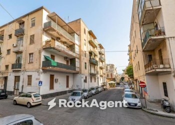 Zona - Four-room apartment via Antico Corso, 2, Catania - photo 2