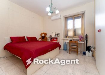 Camera da letto - Four-room apartment via Antico Corso, 2, Catania - photo 14