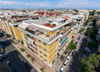 Facciata - Quadrilocale via delle Baleniere, 92, Roma (zona Lido di Ostia) - foto 1