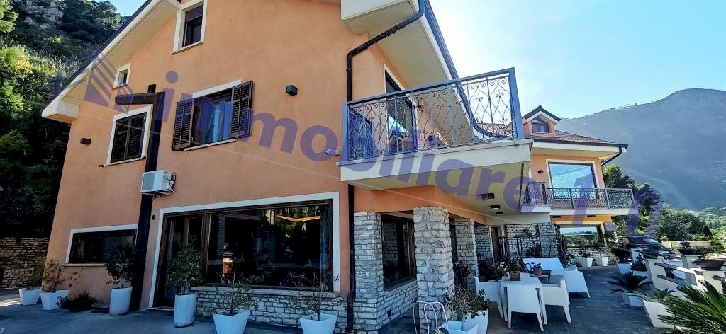 Facciata - Villa viale Umberto I, 17, Castellammare del Golfo - foto 2