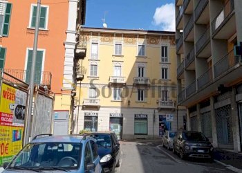 Three-room apartment Luino - photo 3