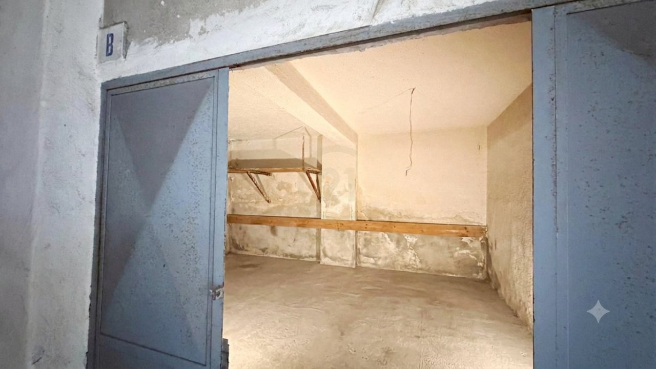 Interno garage (AI clean) (2) - Box Mascalucia - foto 3