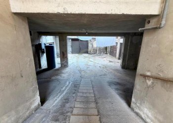 Rampa accesso e spazio di manovra - Box Mascalucia - foto 8